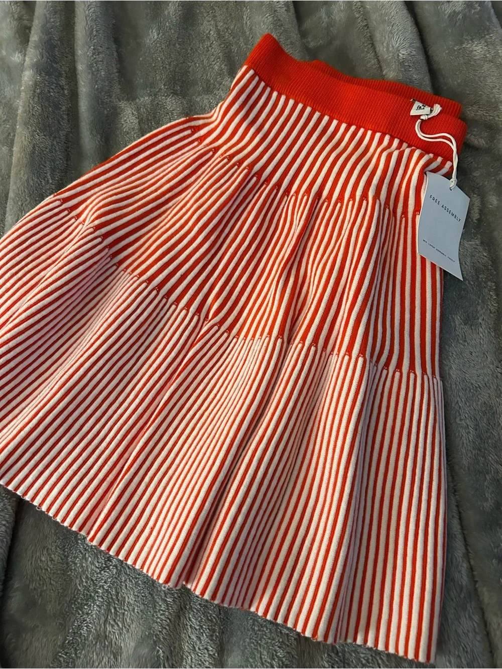 Free Assembly chic red